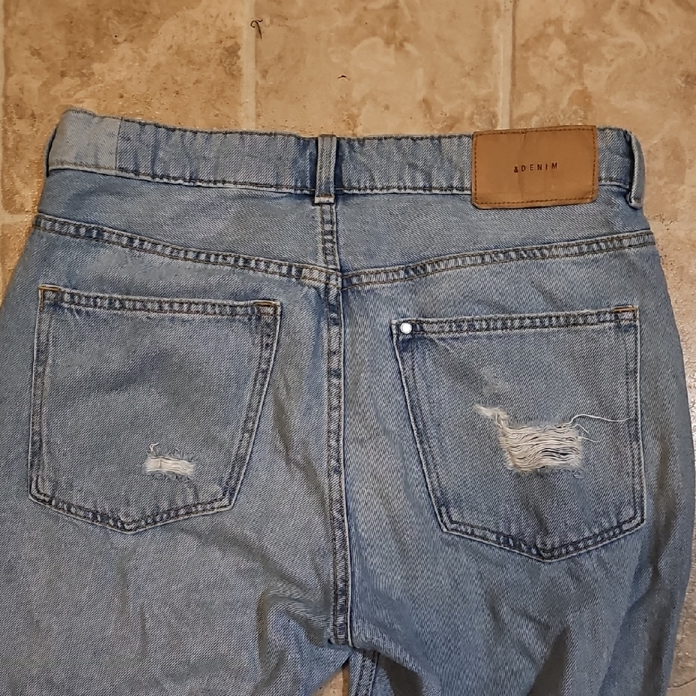 Light Wash Destressed & DENIM CO JEANS